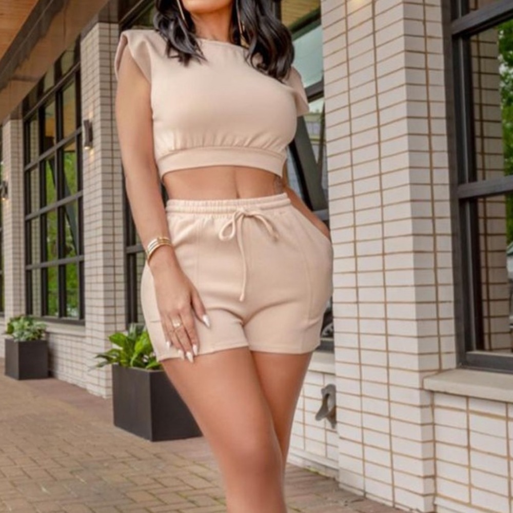 Ladies 2 piece short set. Brand new. Never worn